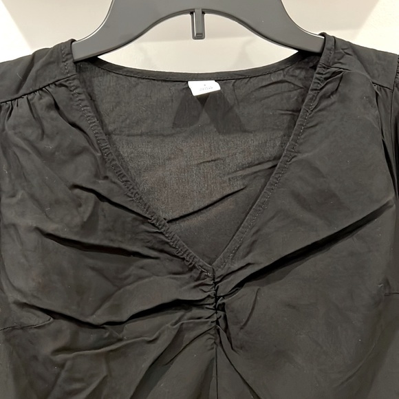 🖤 Old Navy Black V-Neck with Slight Puffed Sleeve Blouse in Size Small - Picture 3 of 6